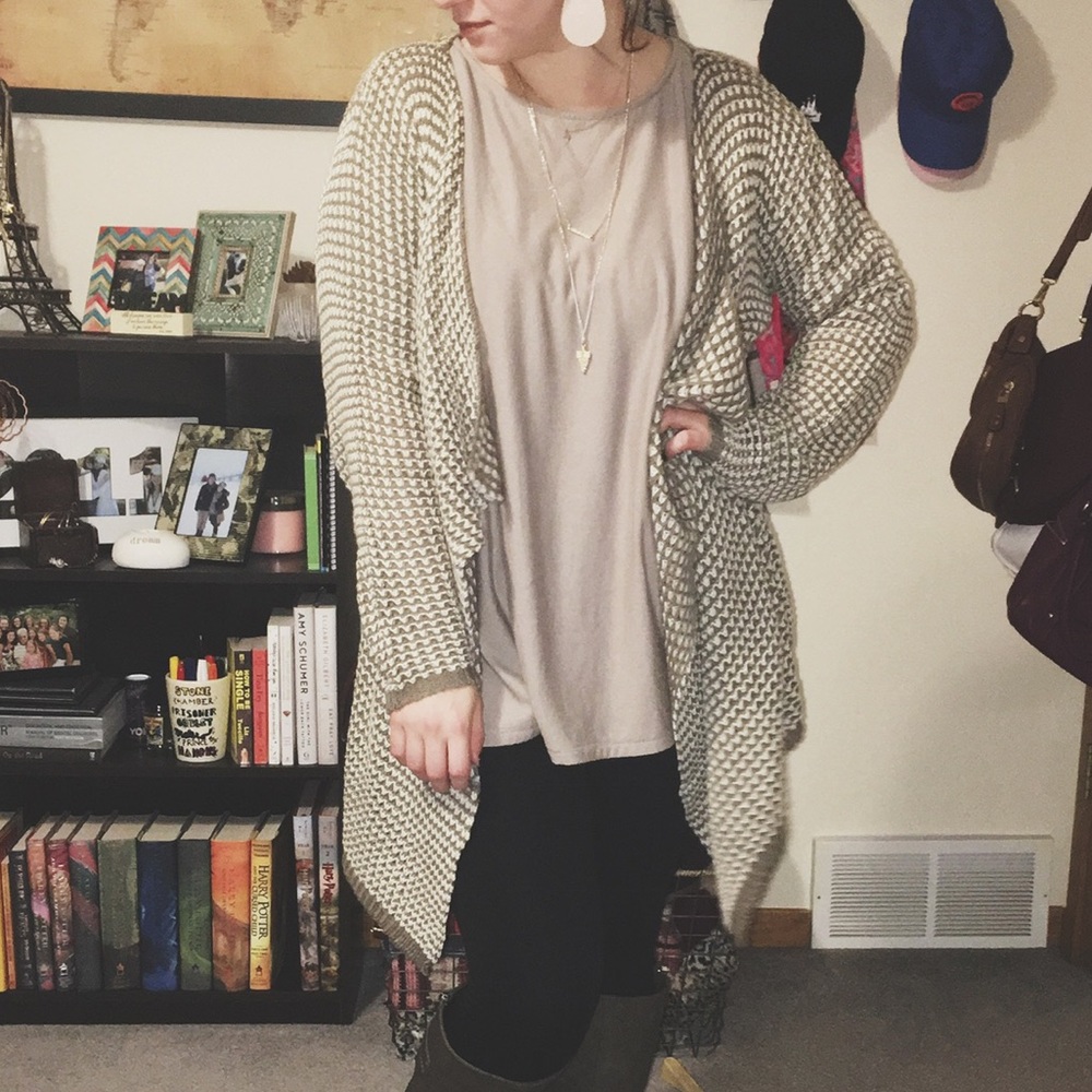 Two tone sweater cardigan.